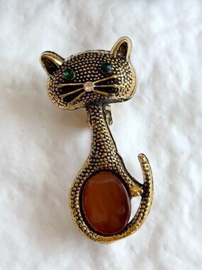 Kitty | Cat | Kitten Figural Gold Toned Faux Amber Green Eyed Brooch Pin